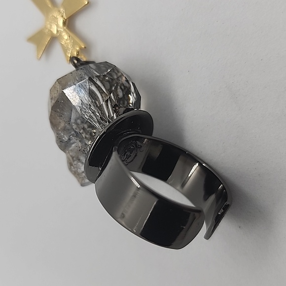 GASOLINE GLAMOUR BADLANDS SWAROVSKI CRYSTAL SKULL CROSS CHARM RING - Picture 4 of 6